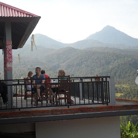 One Homestay And Warung Munduk Exteriér fotografie
