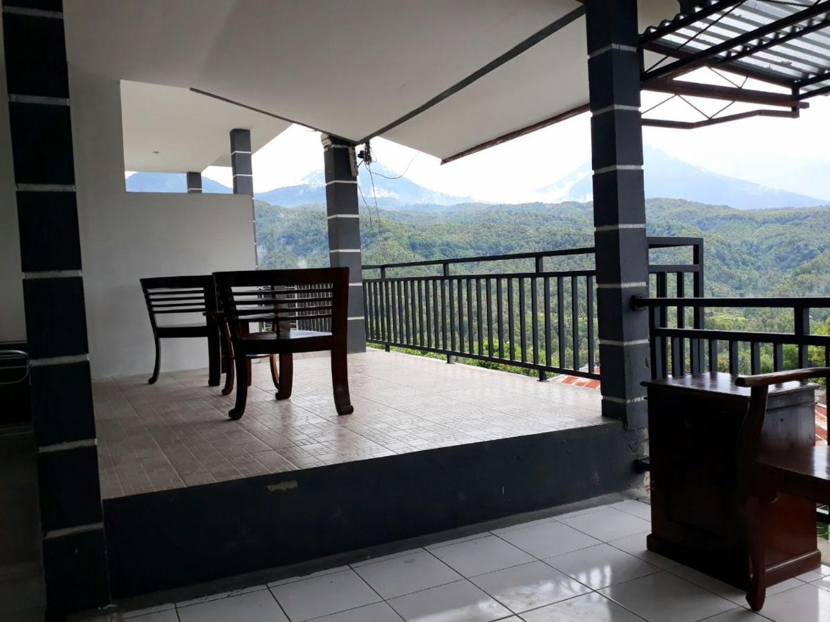 One Homestay And Warung Munduk Exteriér fotografie