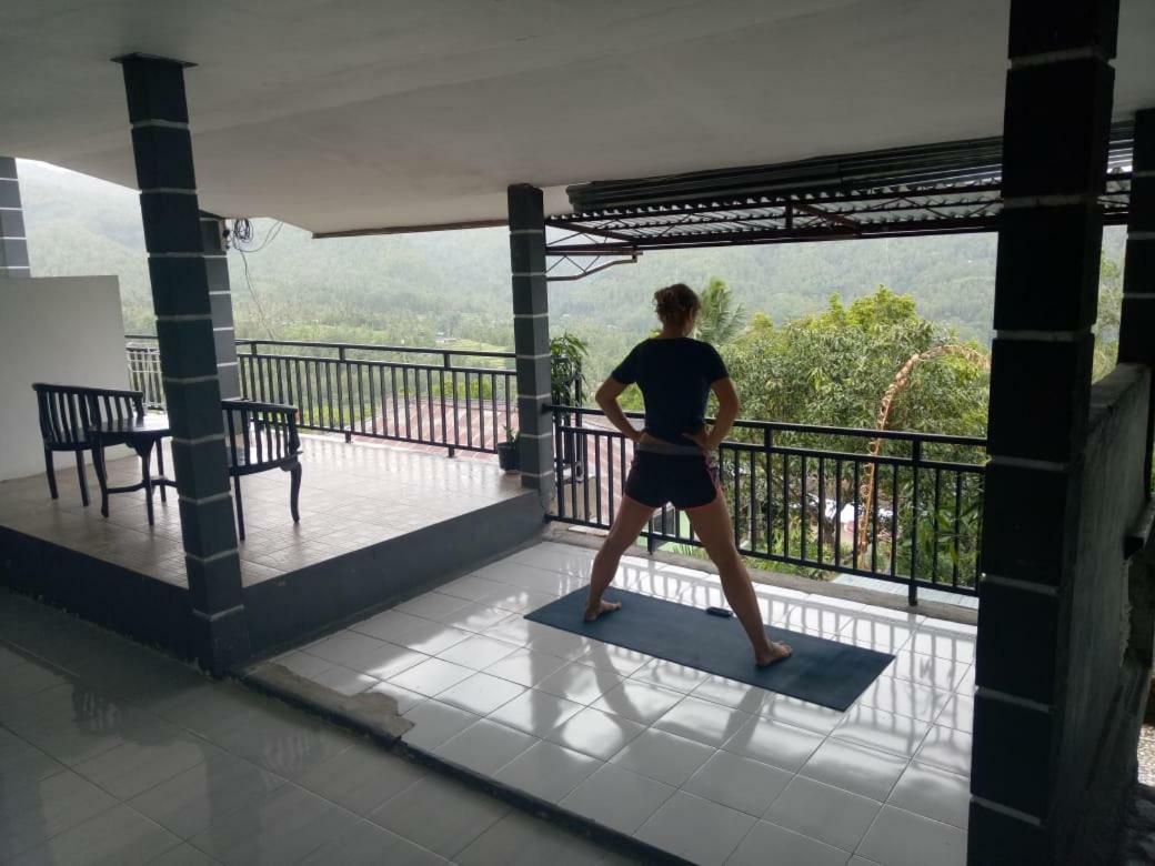 One Homestay And Warung Munduk Exteriér fotografie