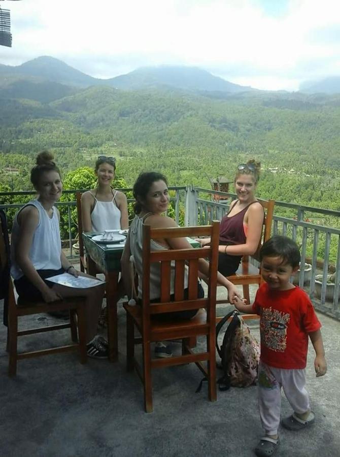 One Homestay And Warung Munduk Exteriér fotografie